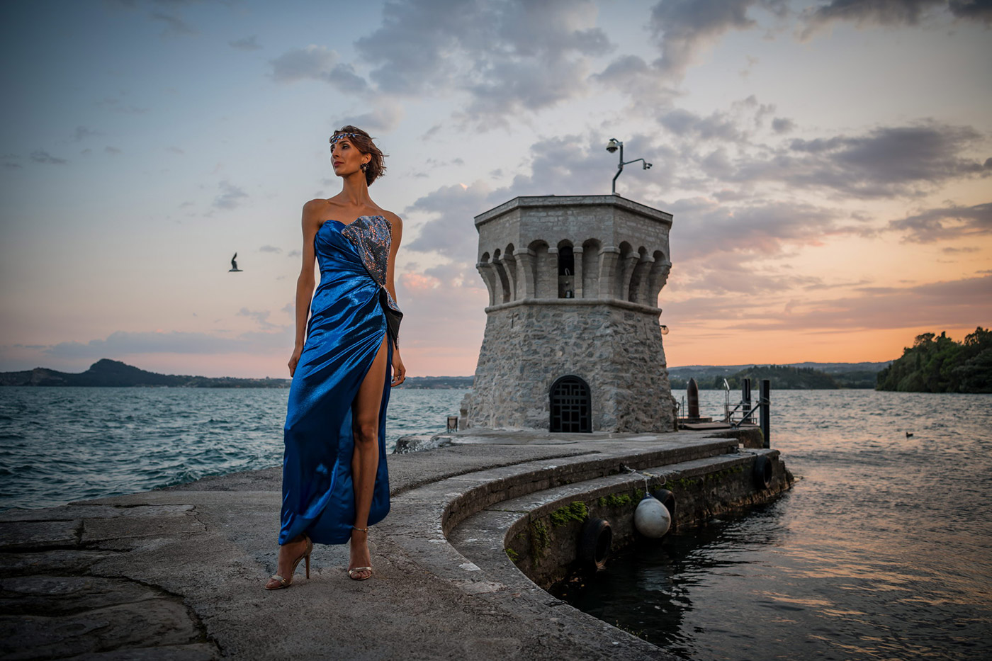 Villa Borghese Cavazza at Lake Garda Photoshoot: Golden Shades of Water  