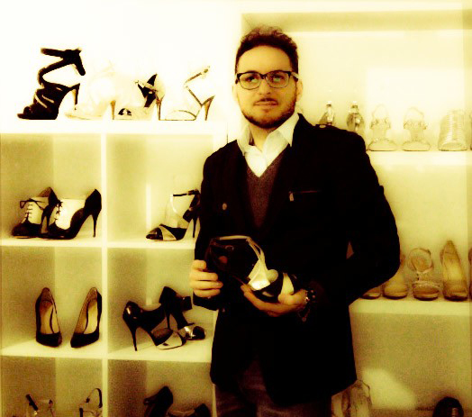 Creative Director OROORO Oronzo De Matteispropone calzature femminili di Alta Moda di altissimo livello su misura