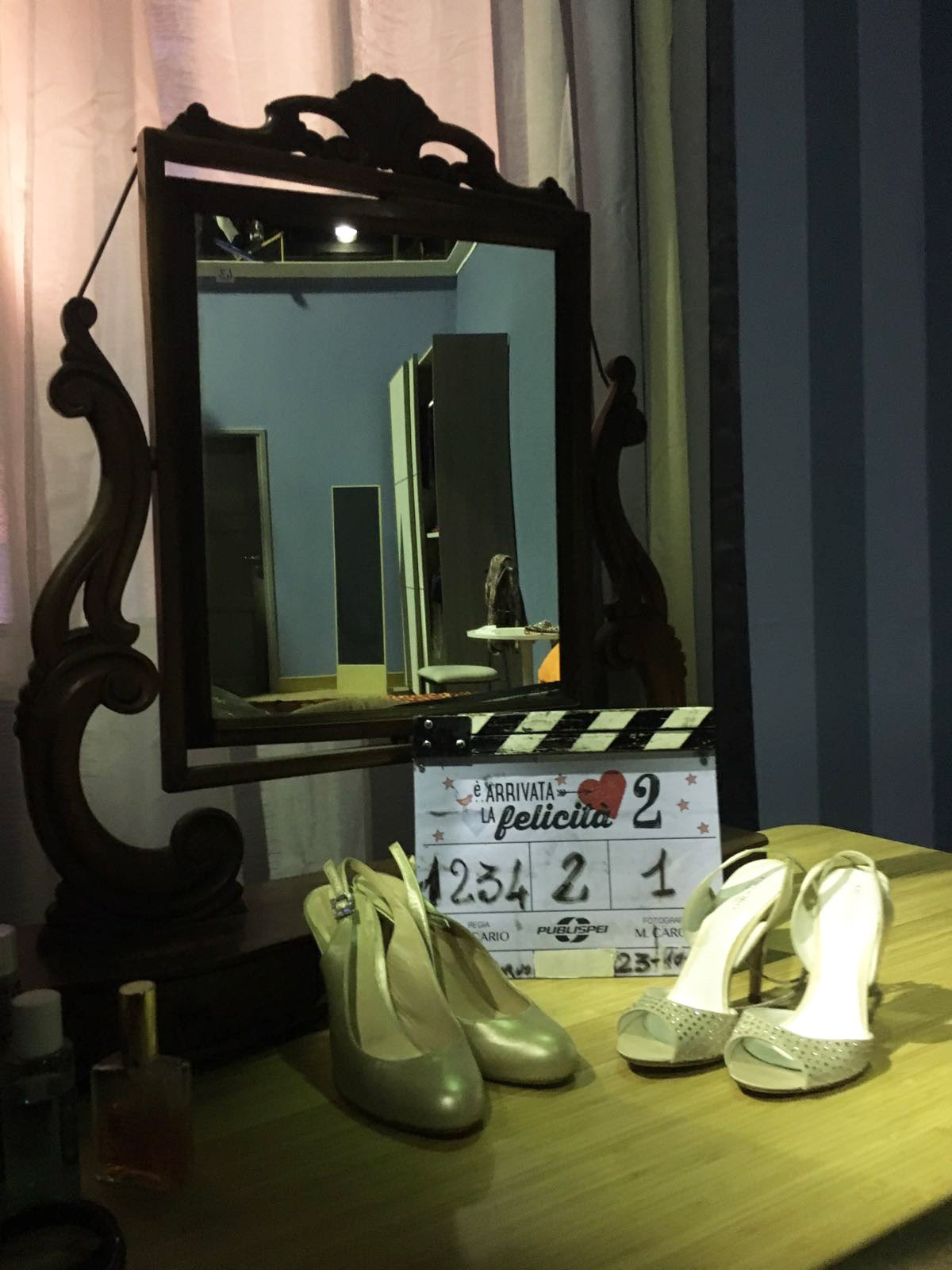 CINEMA Film Fiction RAI1 E Arrivata La Felicità 2 vestito dallo stilista calzature Oronzo De Matteis