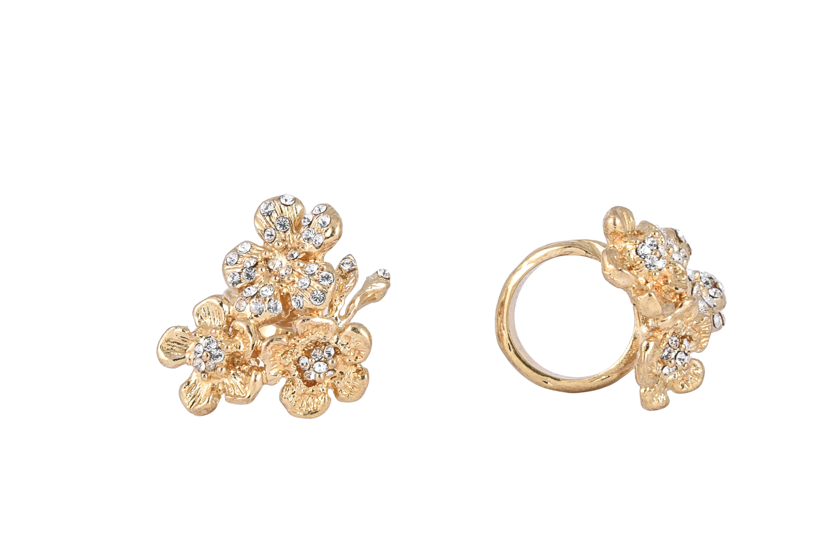 Anello Rose con pendente a tre “Luminosi e delicatissimi fiori”, impreziositi da punti luce in swarovski.