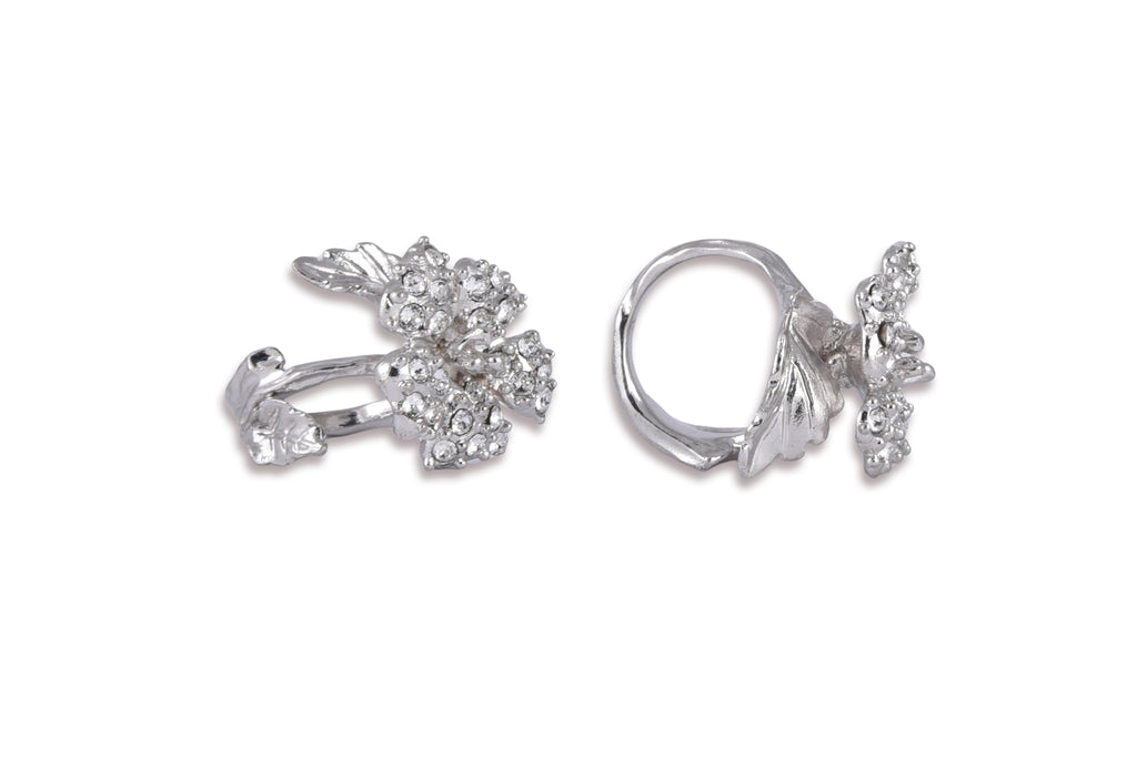 Anello Luce con pendente a fiore "Luminoso e delicatissimo" impreziosito da luminose e lucenti pietre swarovski.