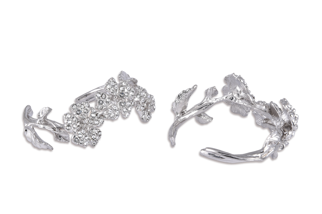 Bracciale Luce con pendente a fiore "Luminoso e delicatissimo" impreziosito da luminose e lucenti pietre swarovski.