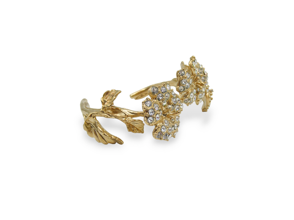Bracciale Luce con pendente a fiore "Luminoso e delicatissimo" impreziosito da luminose e lucenti pietre swarovski.