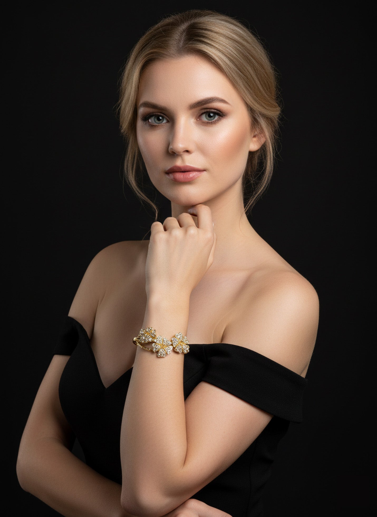 Bracciale Luce con pendente a fiore "Luminoso e delicatissimo" impreziosito da luminose e lucenti pietre swarovski.
