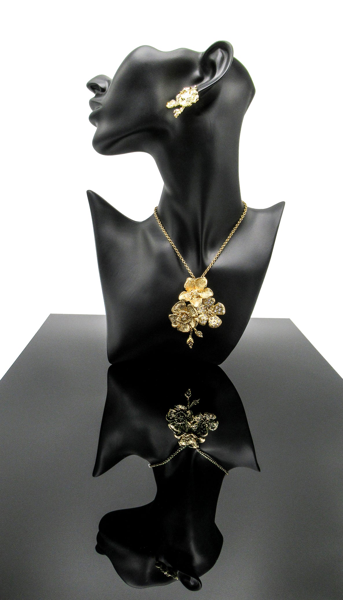Collana Rose con pendente a tre Luminosi fiori impreziositi da swarovski