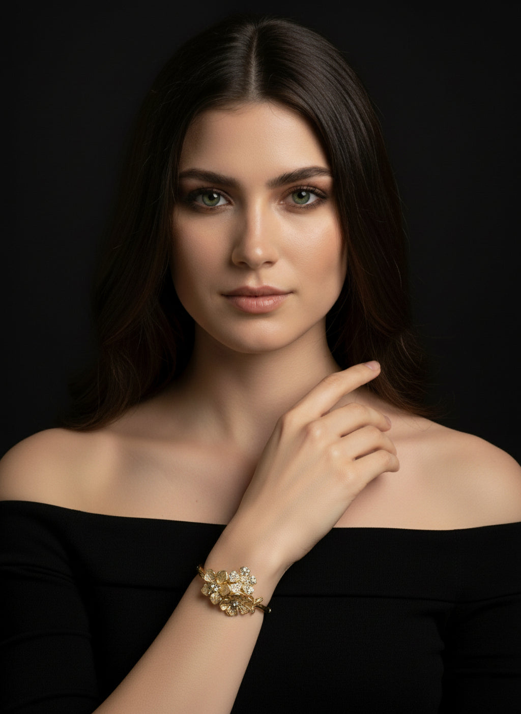 Parure Rose con Pendenti a tre luminosi fiori, impreziositi da pietre swarovski