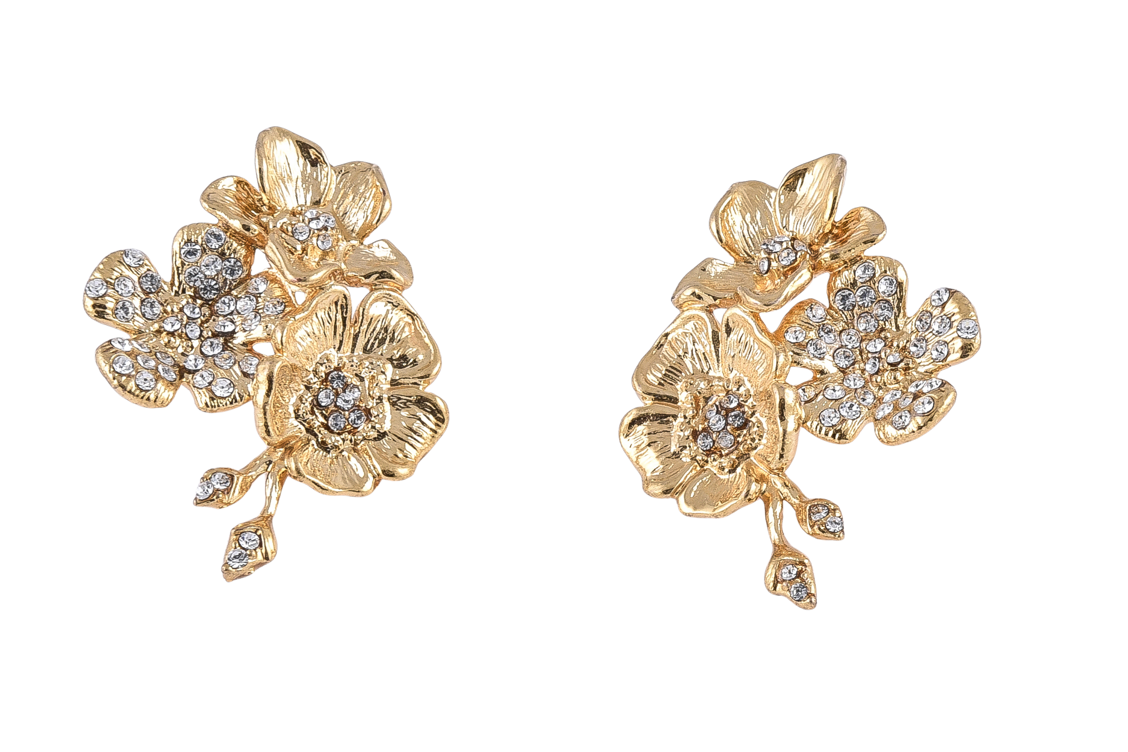 Orecchini Rose con pendente a tre “Luminosi e delicatissimi fiori”,  impreziositi da punti luce in swarowski.