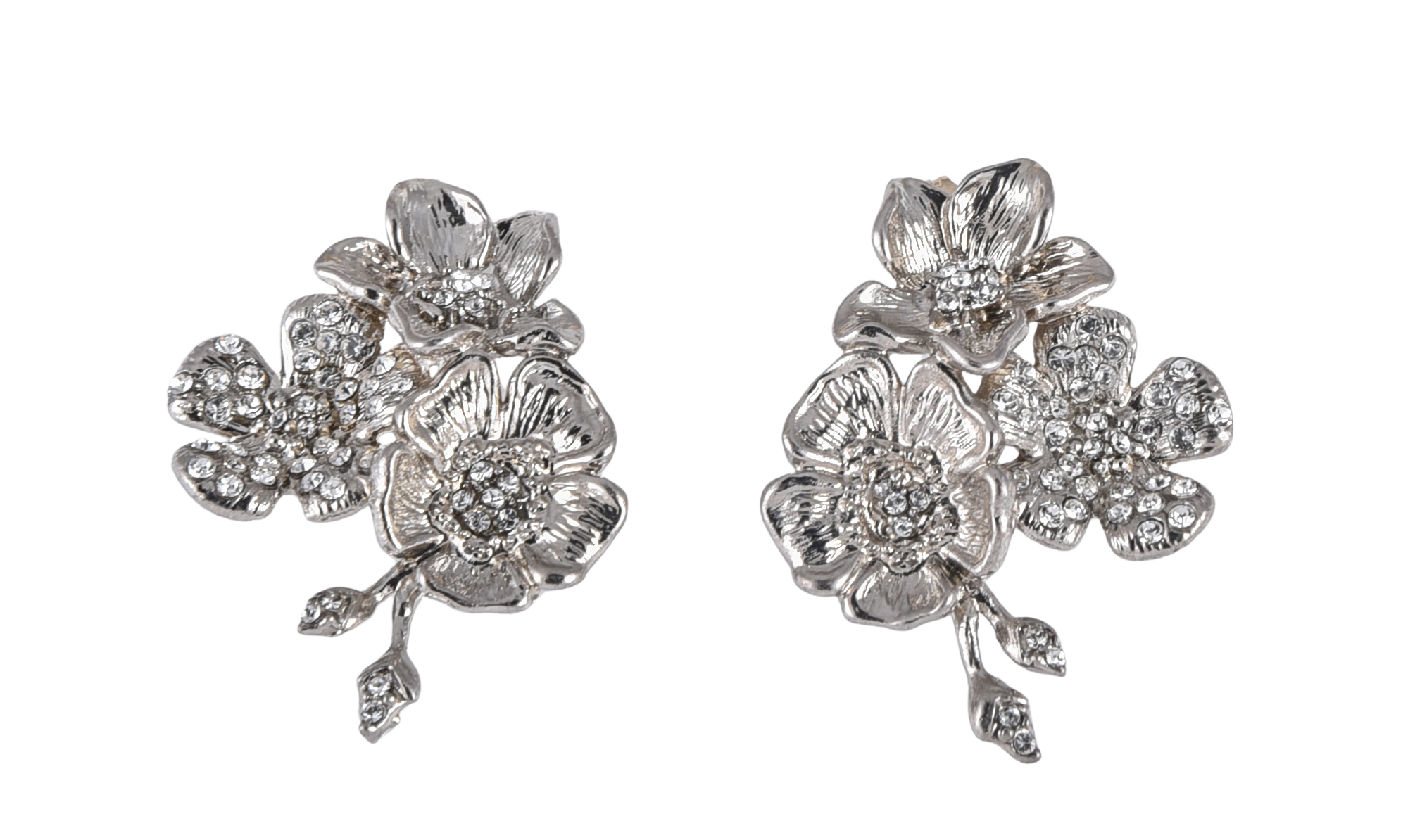 Orecchini Rose con pendente a tre “Luminosi e delicatissimi fiori”,  impreziositi da punti luce in swarowski.
