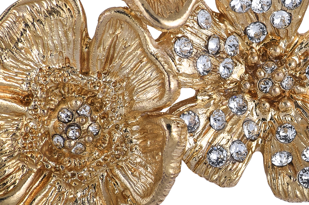 Orecchini Rose con pendente a tre “Luminosi e delicatissimi fiori”,  impreziositi da punti luce in swarowski.