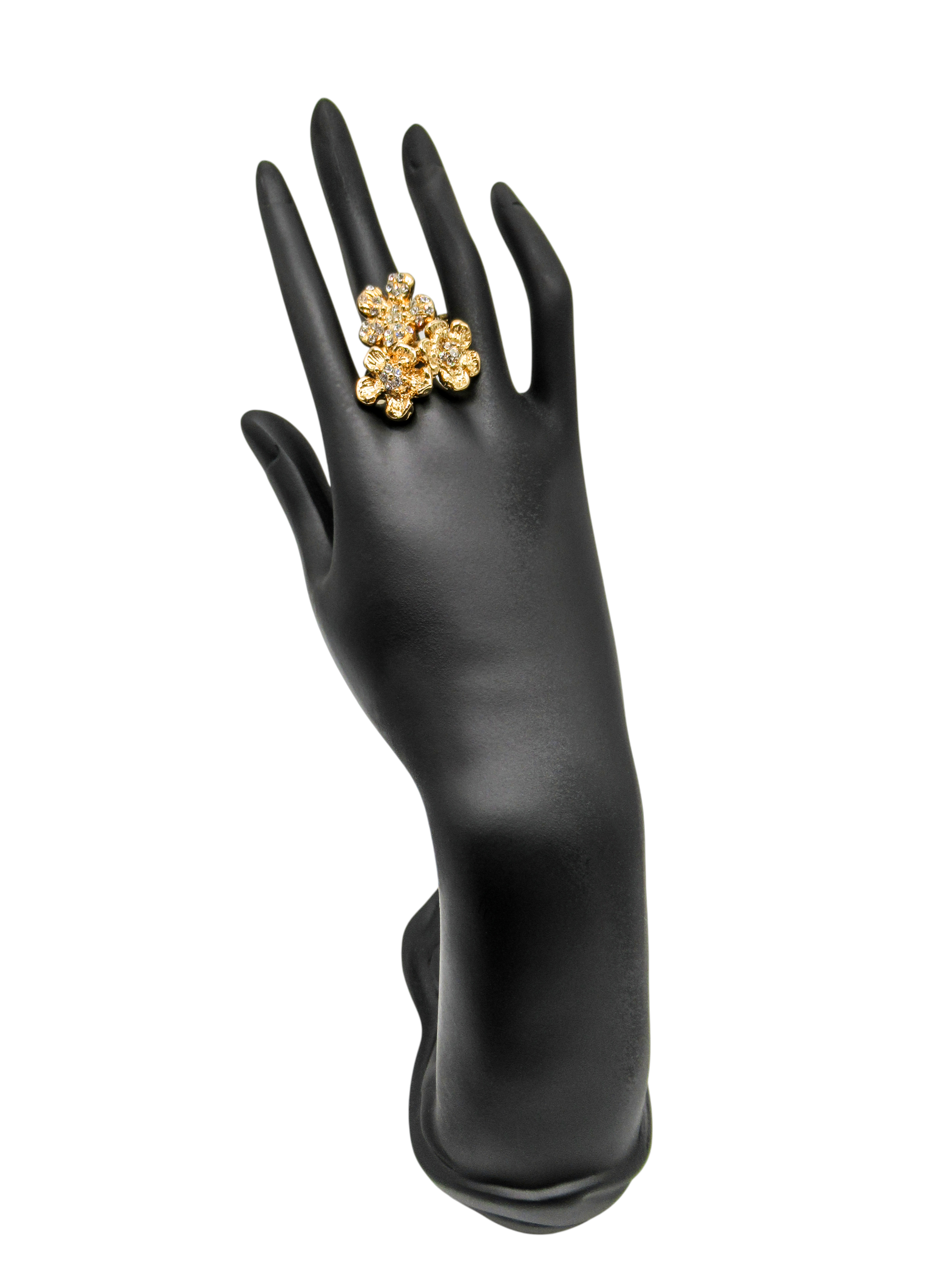 Anello Rose con pendente a tre “Luminosi e delicatissimi fiori”, impreziositi da punti luce in swarovski.